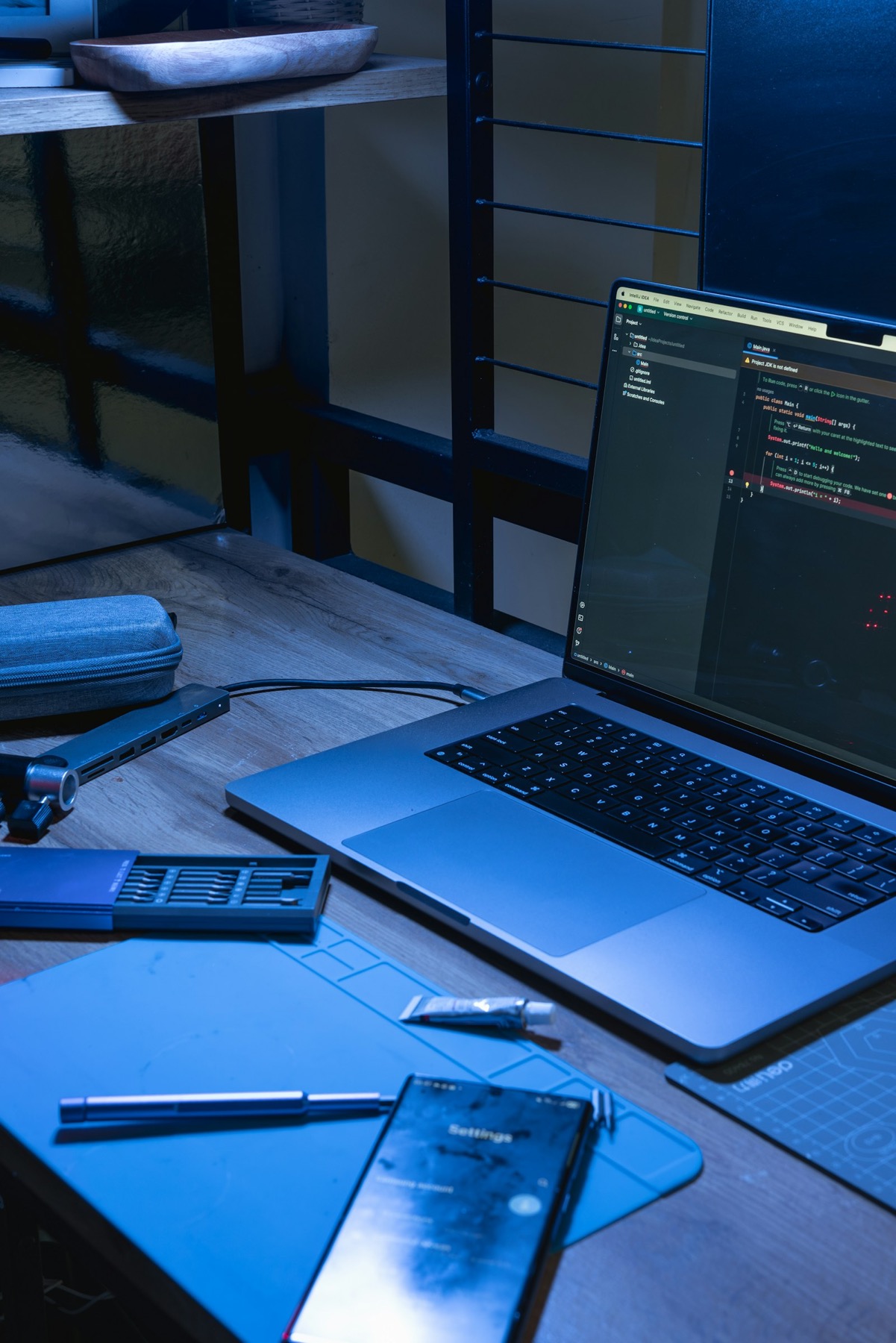 Espacio de desarrollo de software con código abierto en un computador